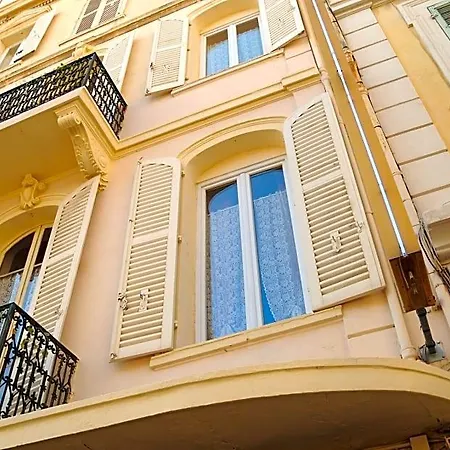 Nouvel Hotel 3*